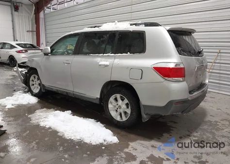 2012 Toyota Highlander Base V6 из США, поврежденный, VIN 5TDBK3EH0CS147004